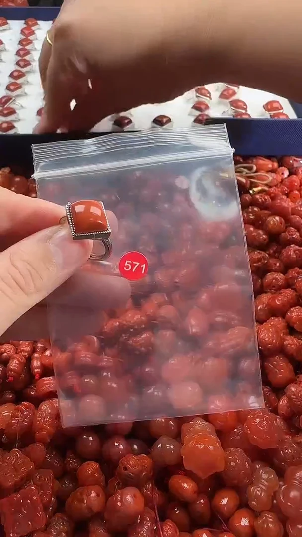 颈饰未镶嵌南红玛瑙1
