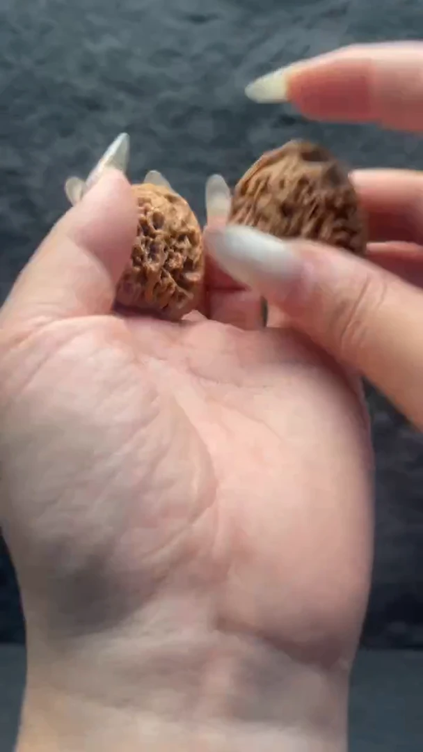 文玩核桃吊坠噢****。南将