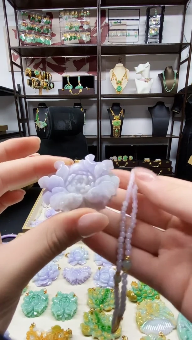 颈饰未镶嵌翡翠吊坠