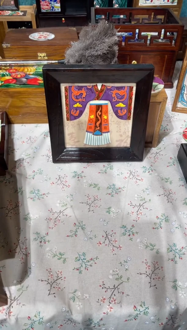 陶瓷27*27石青缎盘金龙袍