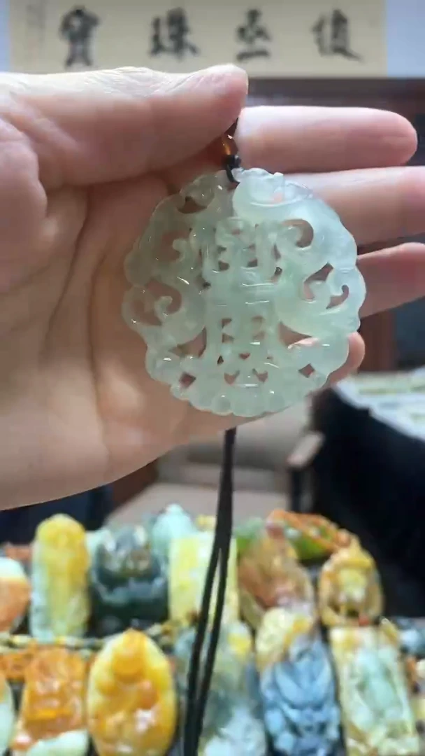 蛇纹石玉未镶嵌吊坠·