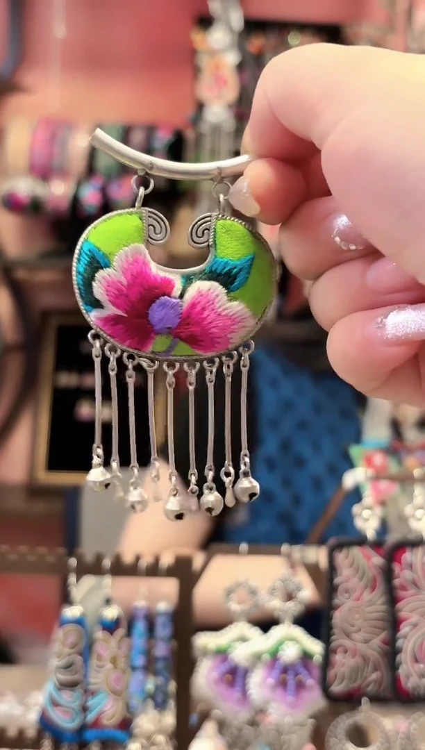 织绣云织谣民族风精美饰品  118