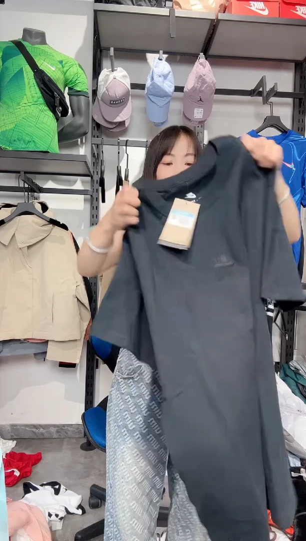 1300  编码 耐克卫衣服饰过款为准 尺码M