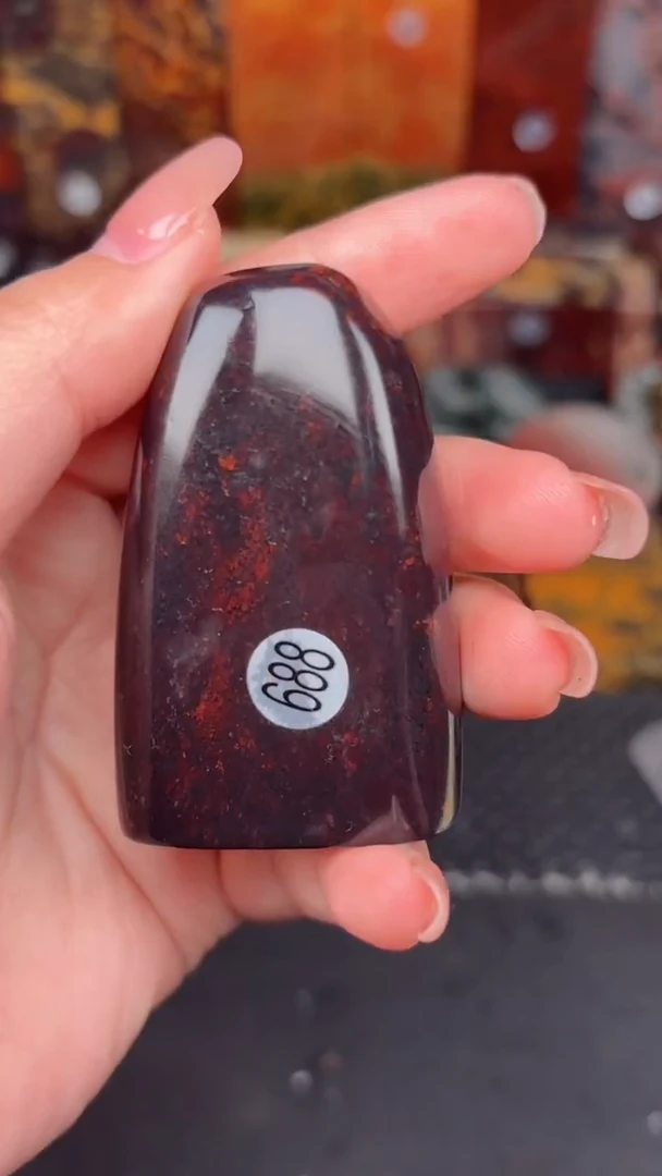 玉桂林鸡血玉摆件 编号：688