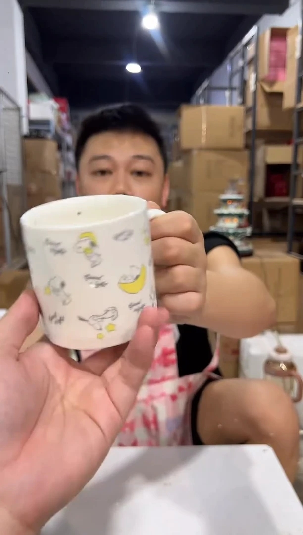 瓷片史努比缕空月亮水杯