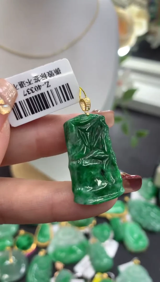 【闪购商品】翡翠吊坠(不含链)18K金镶嵌挂件