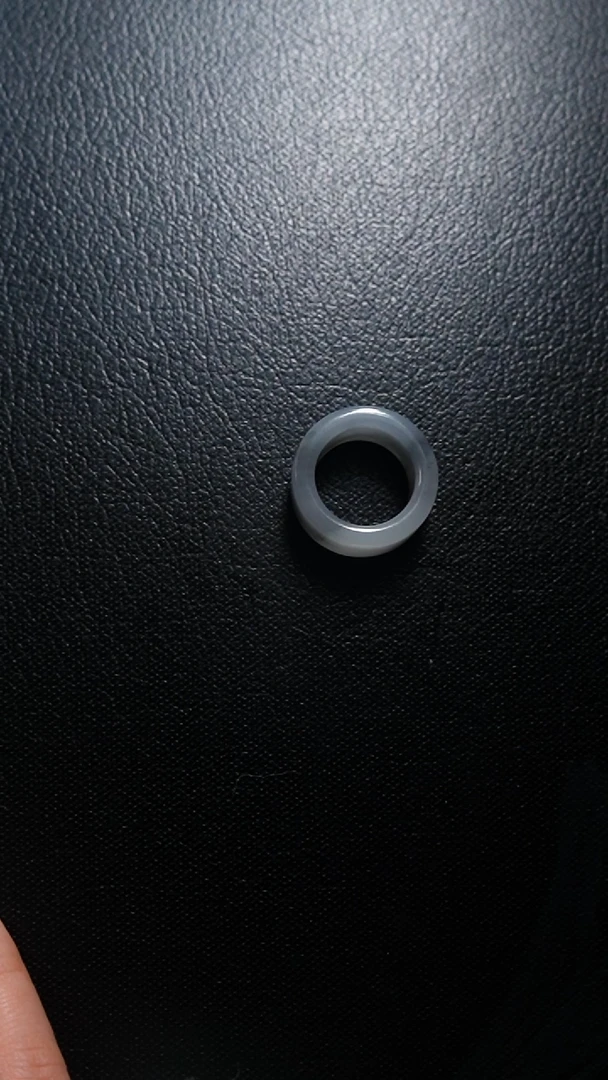 颈饰未镶嵌和田玉扳指