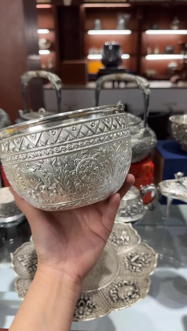 认*足银精工手工八宝錾刻银钵直径16cm