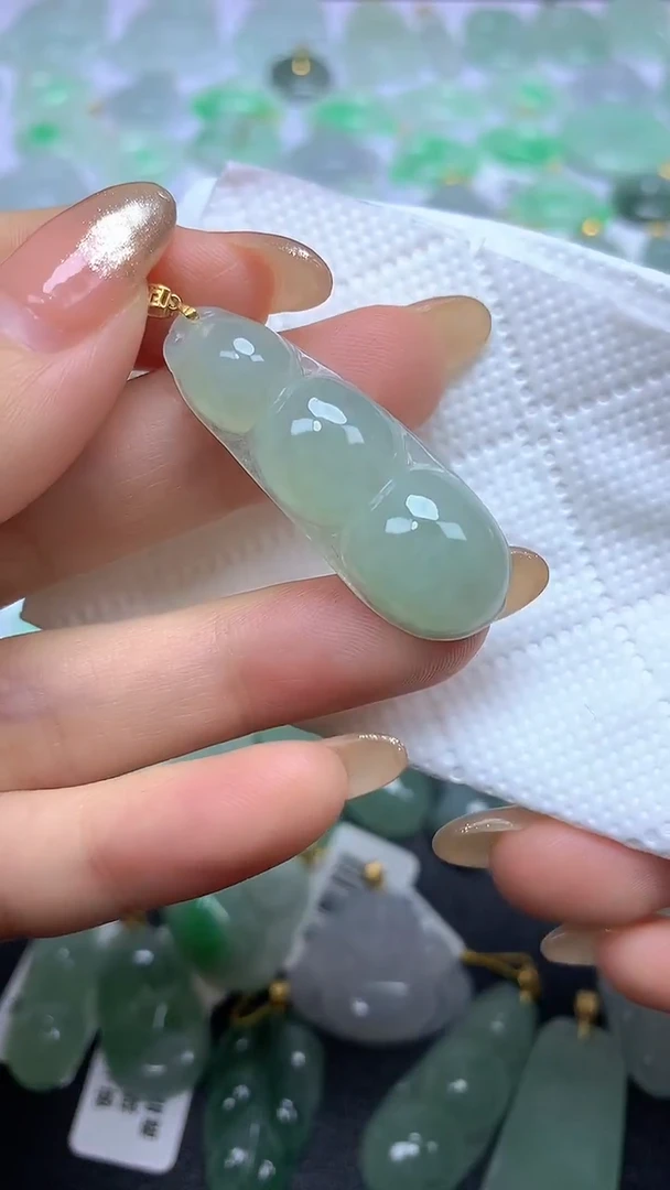 颈饰18K金镶嵌翡翠A货