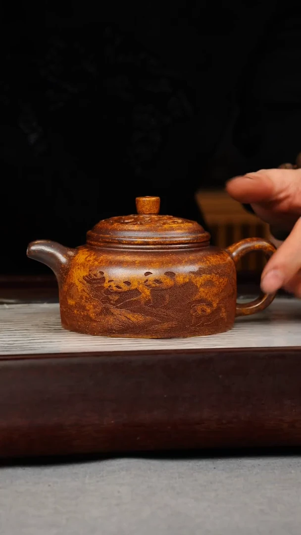 【闪购商品】紫砂茶壶龙骨金砂 镂空钮德钟 底部熊猫