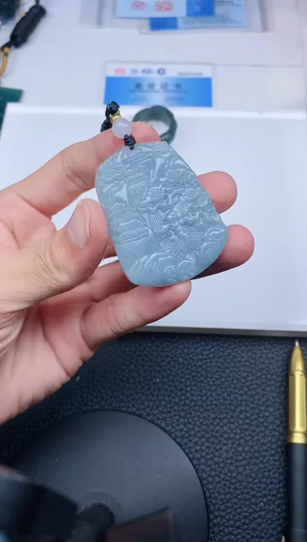 颈饰未镶嵌翡翠  1