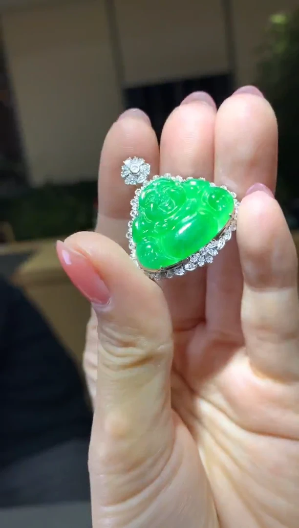 颈饰18K金镶嵌翡翠|不退不换