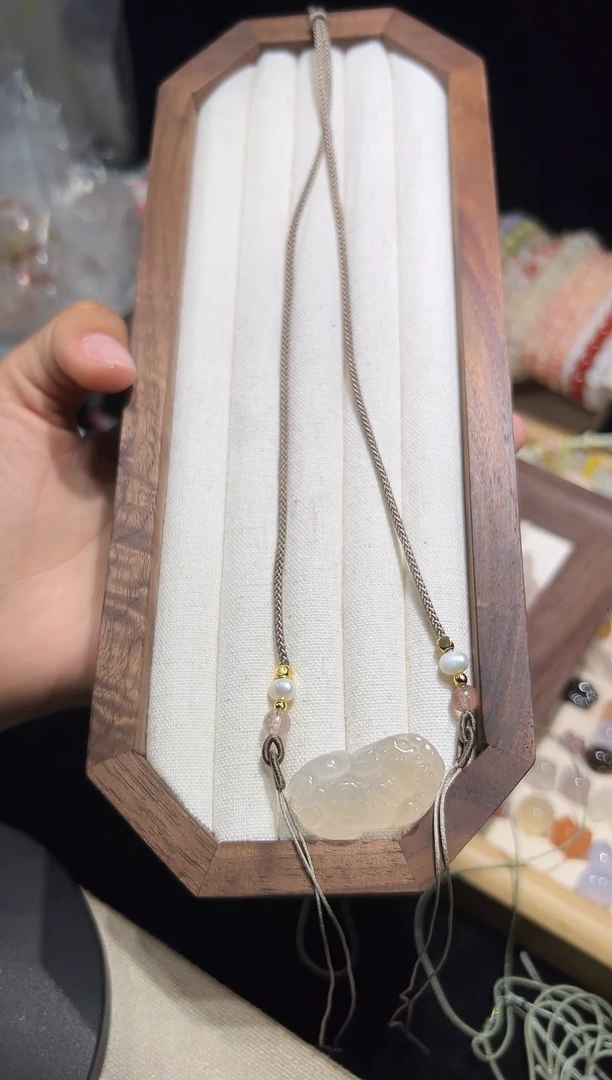 A869貔貅编锁骨吊坠