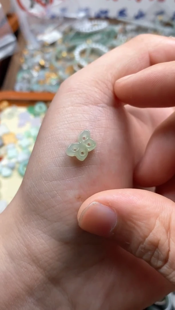 【闪购商品】翡翠颈饰未镶嵌哥哥