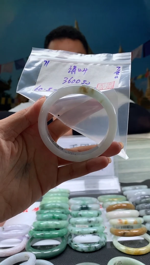 翡翠手镯未镶嵌请****姐翡翠手镯 下单联系小耳机#71