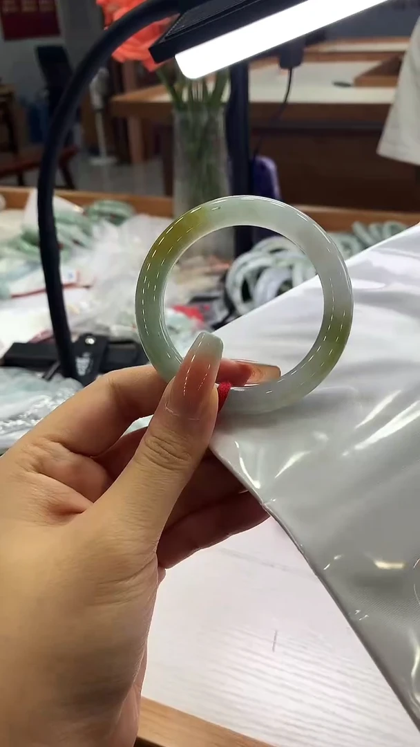 翡翠手镯未镶嵌5051 正圈 4