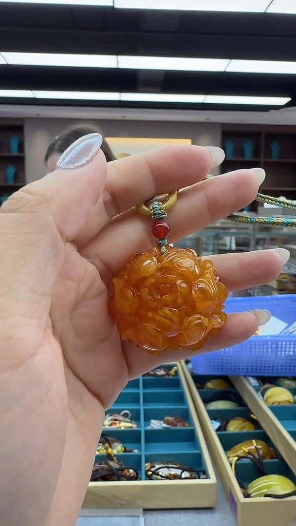 琥珀颈饰未镶嵌219秒拍号 假一罚三
