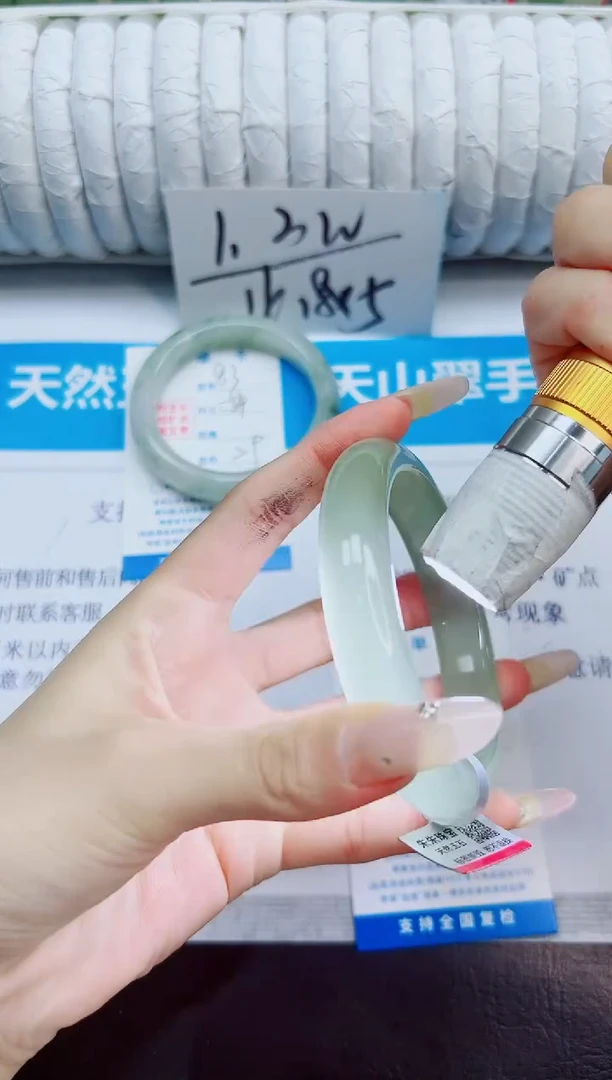 未镶嵌手镯石英质玉84/60