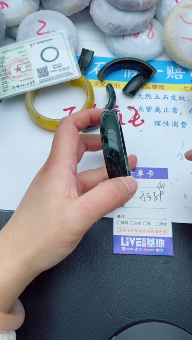 【闪购商品】石英质玉手镯未镶嵌44+58/59