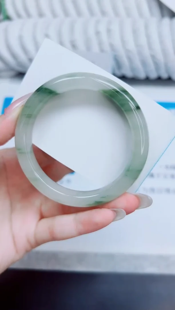 未镶嵌手镯石英质玉129/54.8