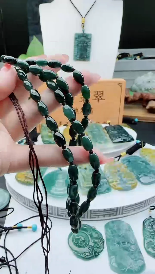 【闪购商品】翡翠颈饰未镶嵌多样性随机一件发货