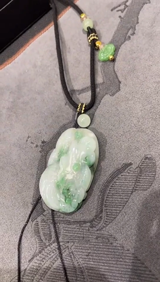 【闪购商品】翡翠未镶嵌颈饰吊坠