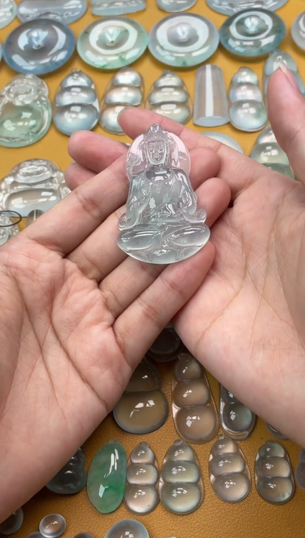 吊坠(不含链)未镶嵌翡翠34 观音 52 34.3 5.4