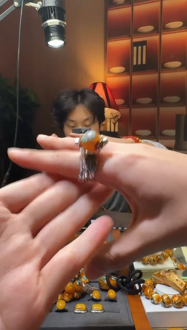 蜜蜡颈饰银S925镶嵌5557天然蜜蜡珠宝奇石