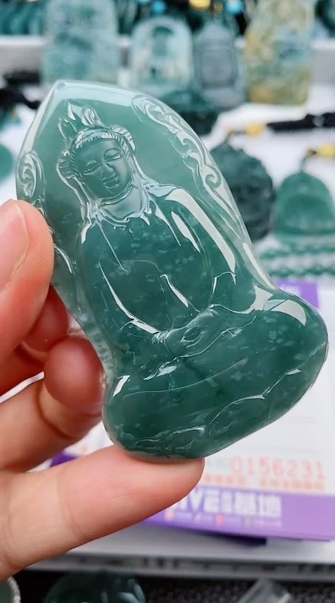 翡翠未镶嵌颈饰