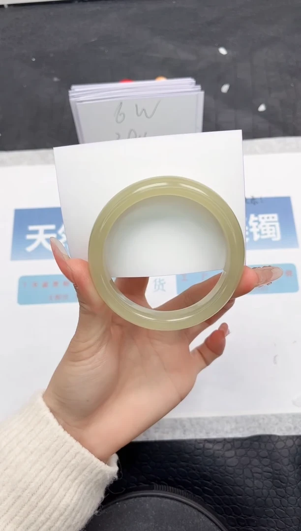 【闪购商品】石英质玉手镯未镶嵌Q404-56.8