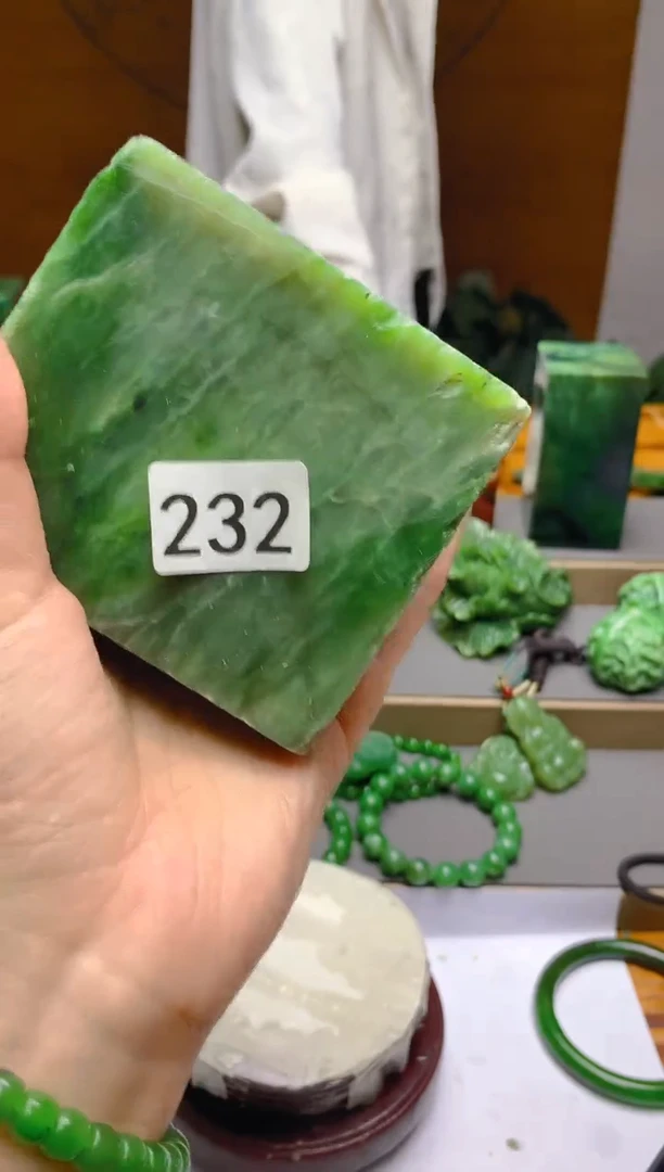 和田玉（碧玉）未镶嵌珠宝半成品1