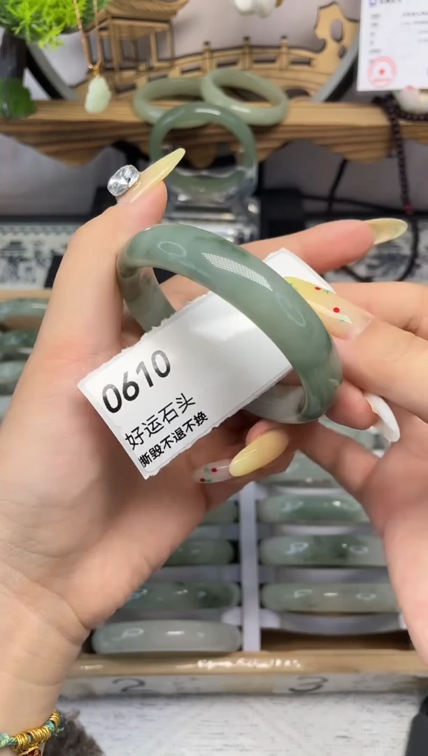 未镶嵌手镯石英质玉0610