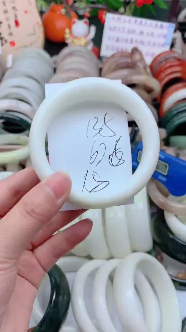 石英质玉手镯未镶嵌135