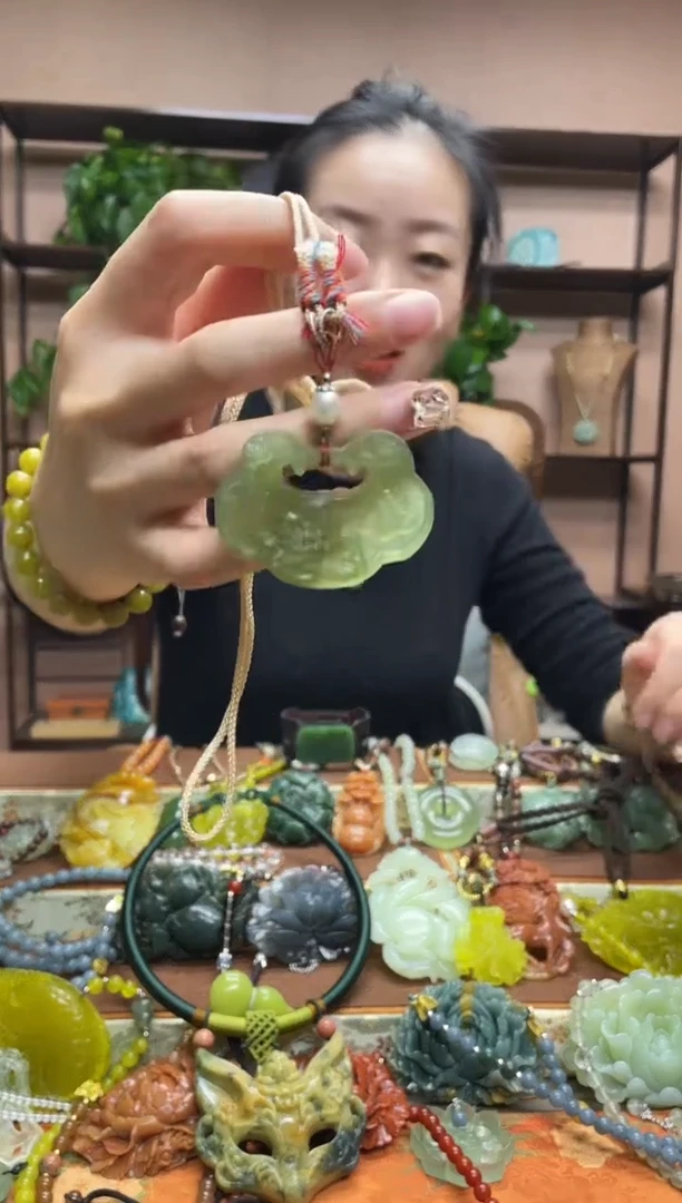 未镶嵌岫玉吊坠·1