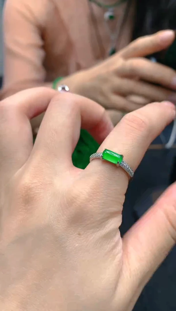 翡翠未镶嵌颈饰天然A货翡翠