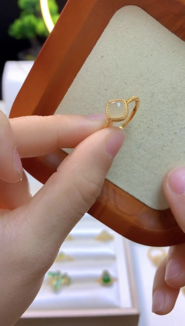 【闪购商品】和田玉戒指银S925镀金镶嵌小方糖戒指