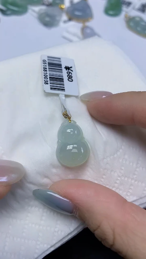 翡翠18K金镶嵌颈饰天然缅甸翡翠A货