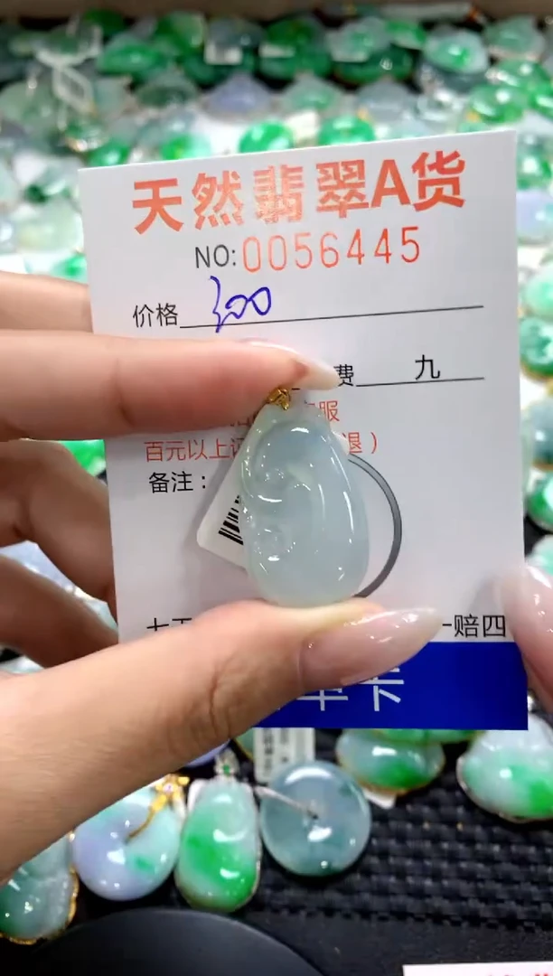 翡翠18K金镶嵌颈饰1111111111111111