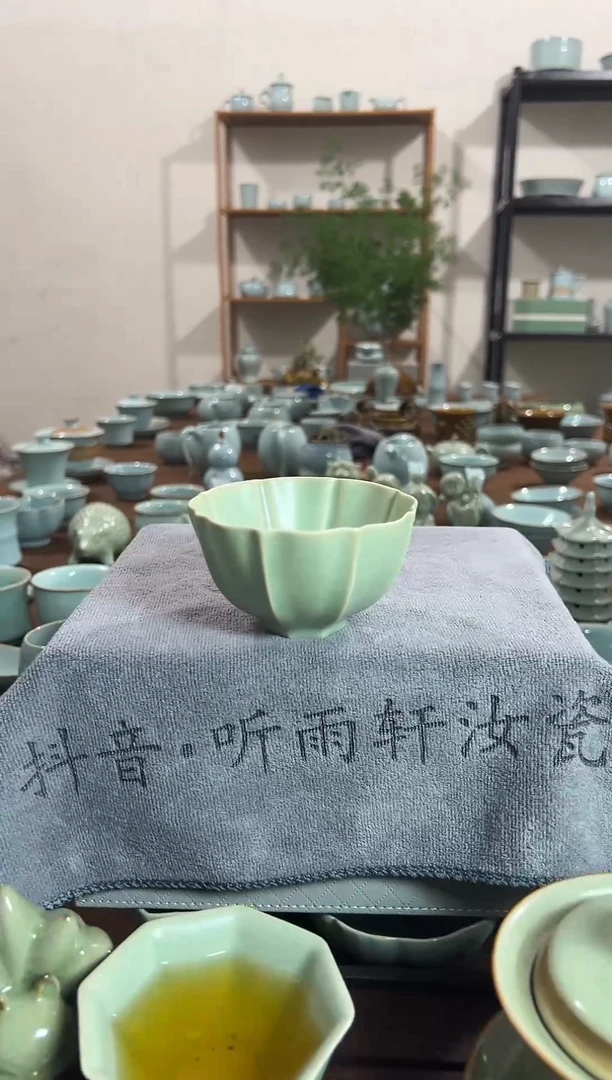 杯子专属福利：一级原矿仿古釉花口主人杯