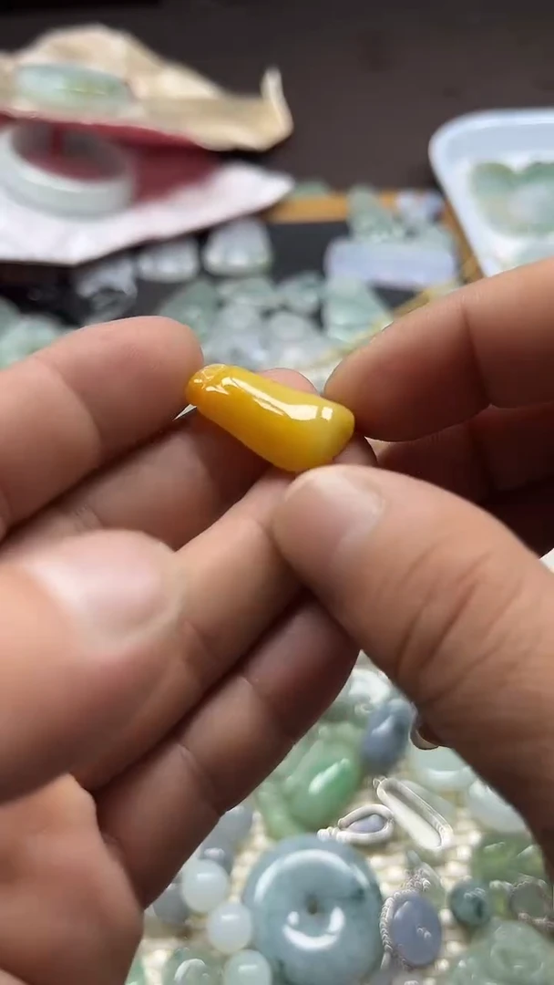 颈饰未镶嵌翡翠福瓜