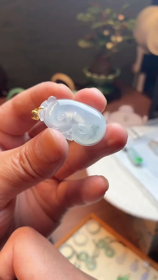 颈饰18K金镶嵌翡翠冰如意吊坠18k金扣头