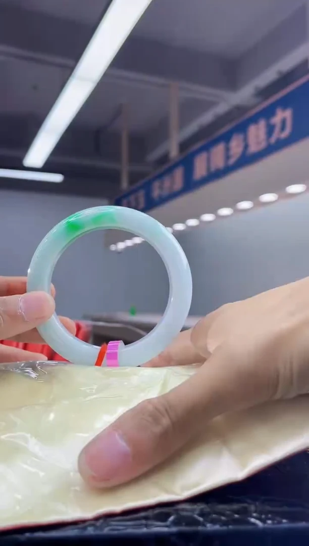 翡翠手镯未镶嵌手镯11