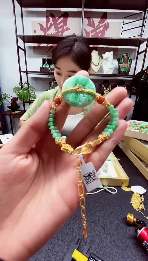 翡翠未镶嵌颈饰翡翠手牌