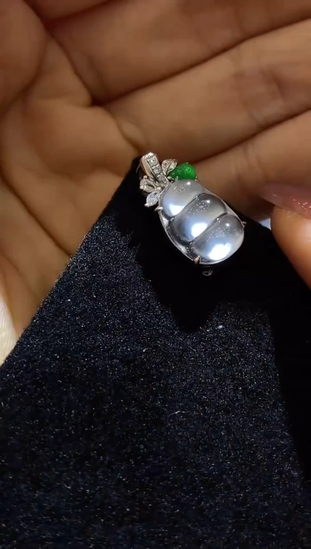 颈饰18K金镶嵌翡翠收到货48小时鉴赏期（超时不退不换）新年配饰