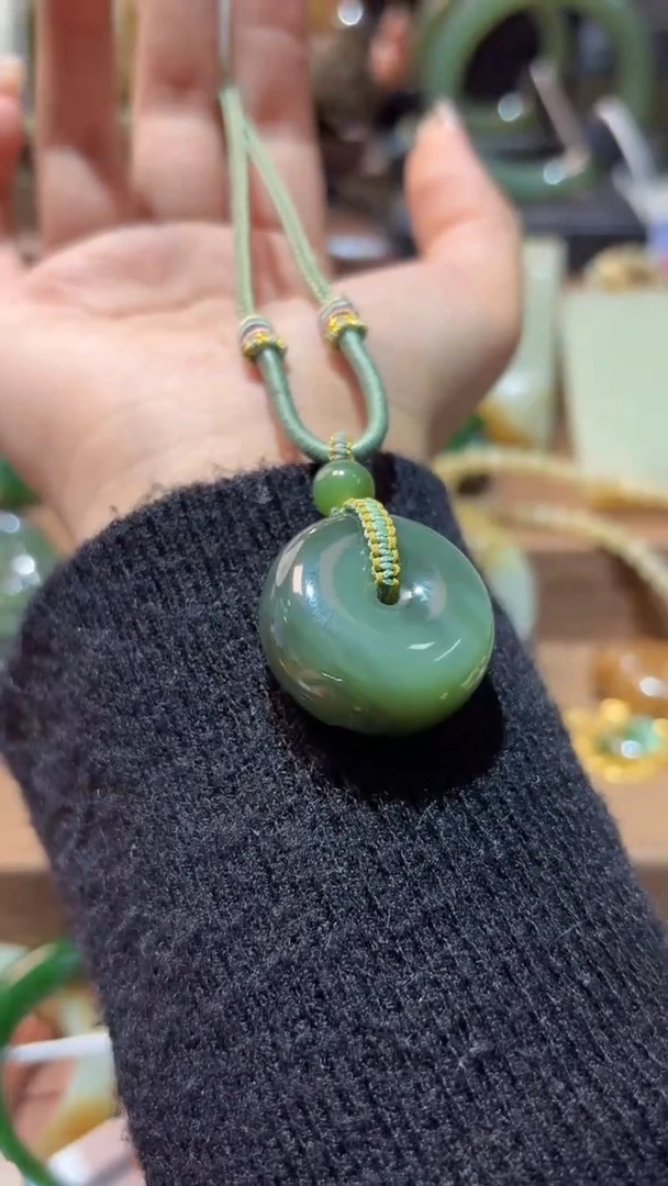 颈饰未镶嵌和田玉（碧玉）1