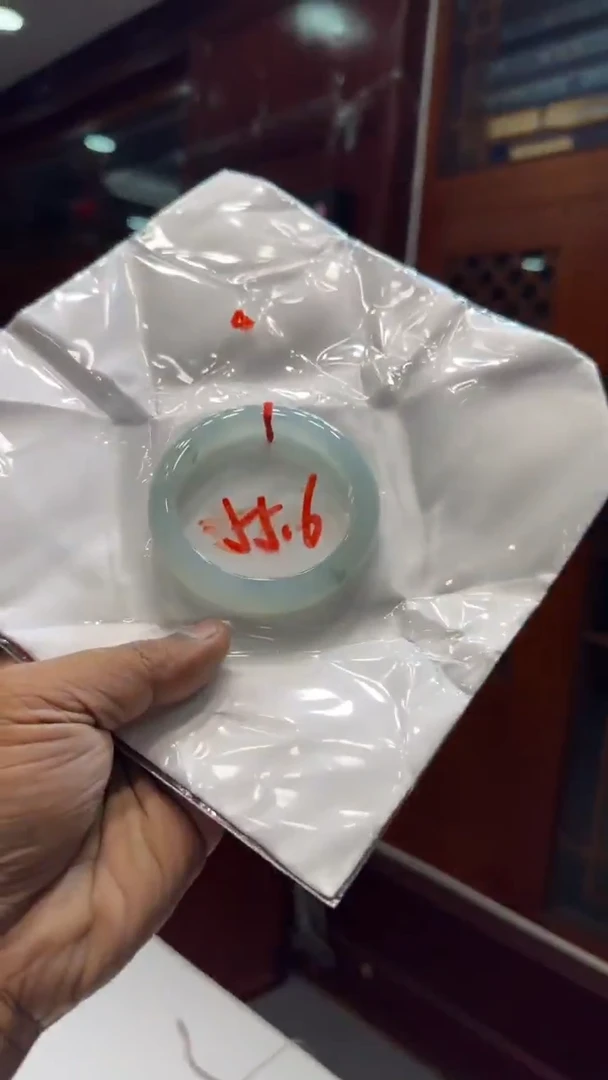 未镶嵌手镯翡翠手镯