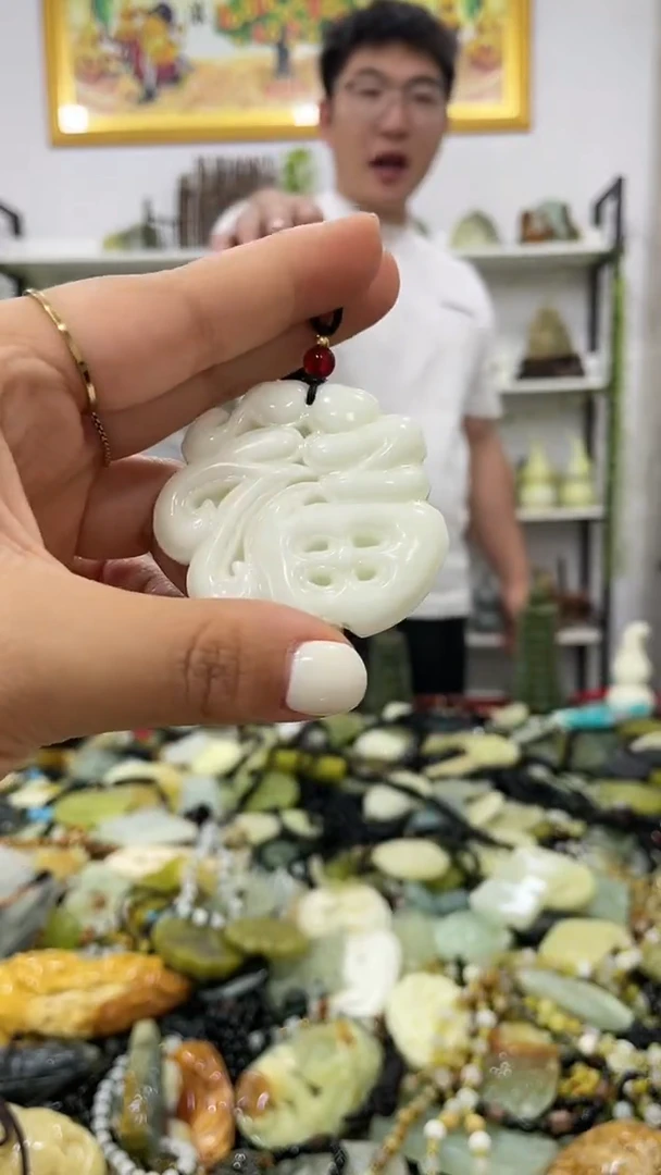 岫玉未镶嵌吊坠