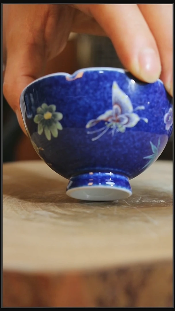 景德镇撒蓝花口机心杯
