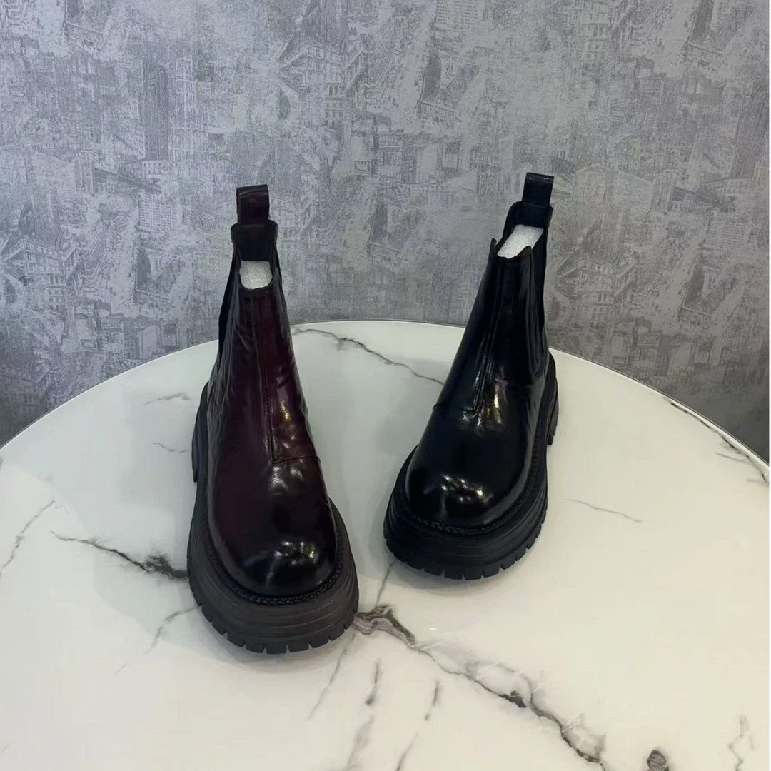 9921-2新款爆款时尚马丁靴