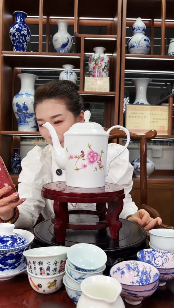 A28景德镇水点桃花大茶壶1只